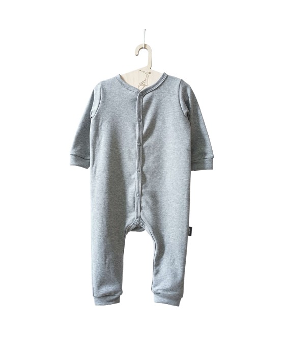 Romper suit with snaps